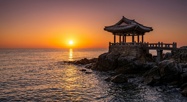 속초 영금정 일출과 동해 수평선