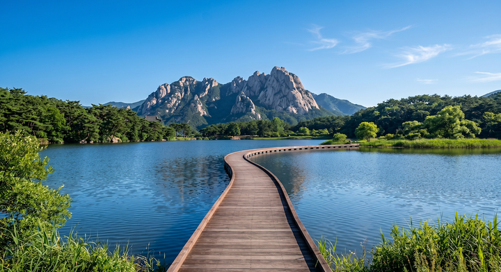 속초 영랑호 부교와 설악산 울산바위